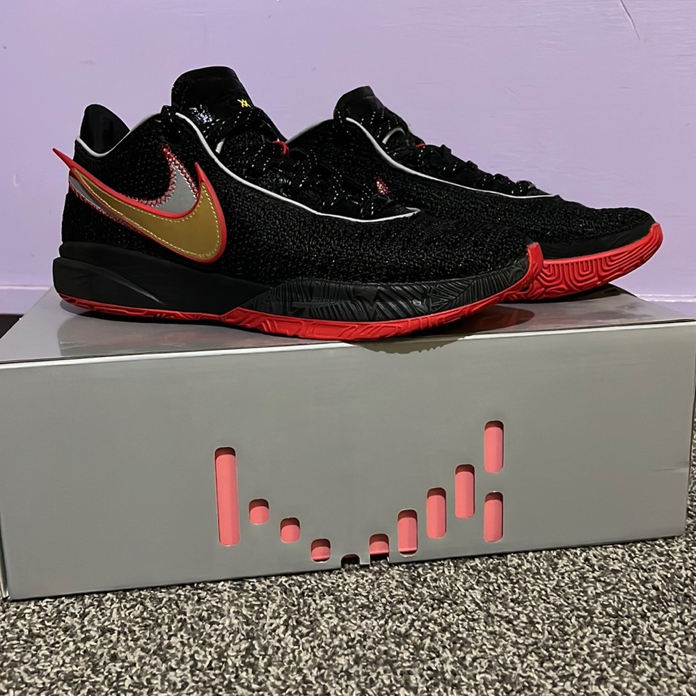 Nike Lebron 20
